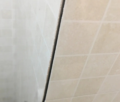 晋源瓷砖空鼓维修公司分享阳台瓷砖脱落的修复过程可以分为以下几个步骤