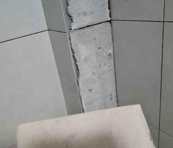 晋源瓷砖空鼓维修公司分享下厨房瓷砖脱落的补救措施。